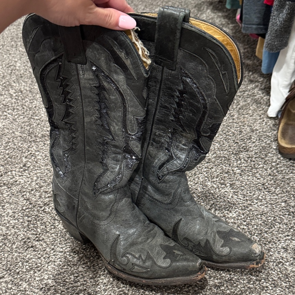 Corral Black Embroidered Western Heeled Boots